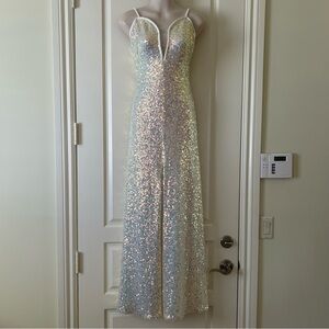BLACK HALO Gorgeous White All-Over Sequinned Low Back Evening Dress, Size 2, NWT